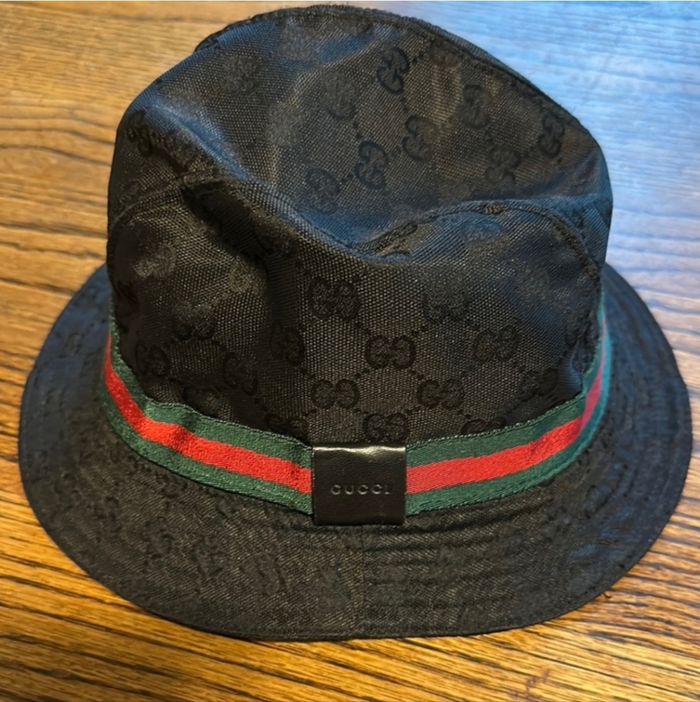 Gucci Black Bucket Hat with Signature Stripe SZ M. EUC